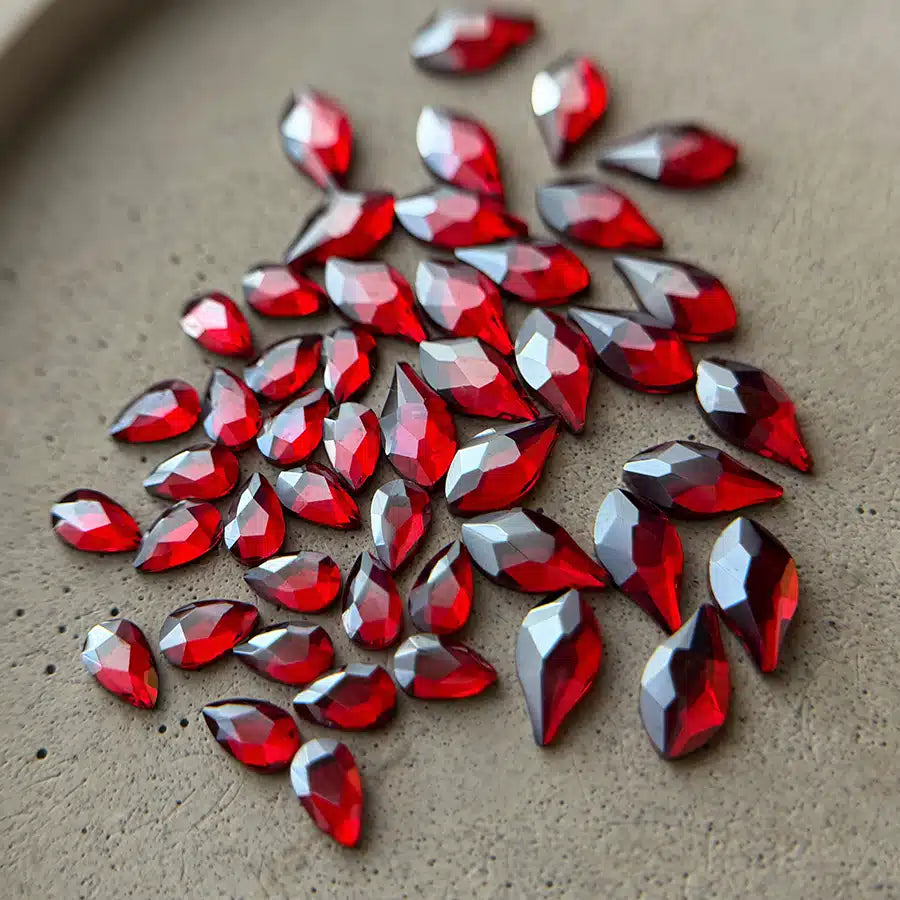 Diamants formes - Rubis métalissé - Goutte 5x3mm