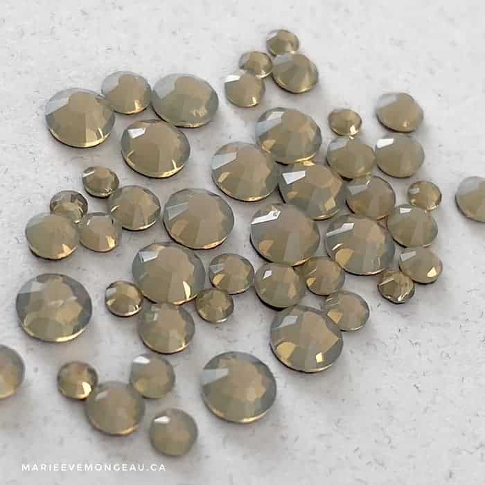 Diamants ronds à dos plat - Tourmaline perlée